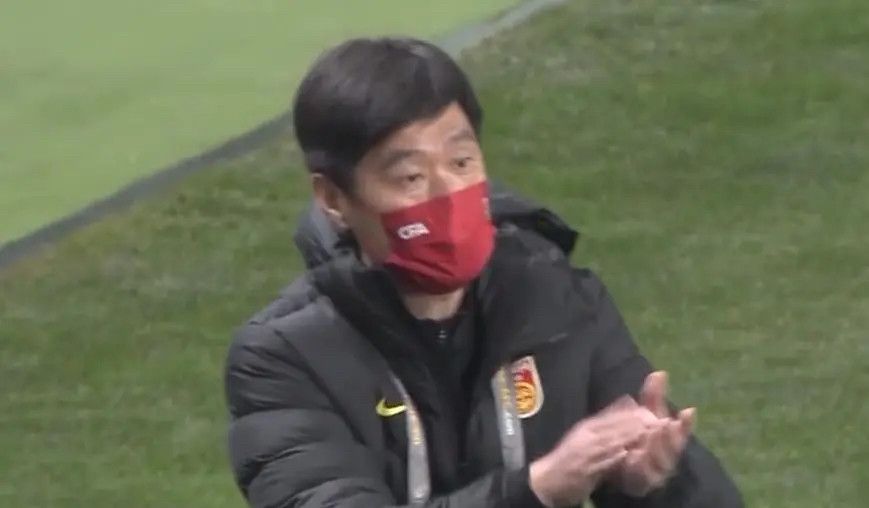 巴萨已经收到了一些针对拉菲尼亚的报价，其中一份来自沙特，但这个联赛不在球员的考虑范围内，另一份报价是回到英超，同时曼联也对拉菲尼亚感兴趣，提出了与桑乔互换的方案。